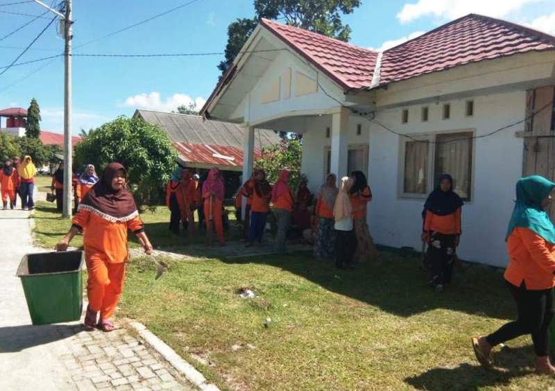 Pasukan Kuning Serbu Kejari Kaur