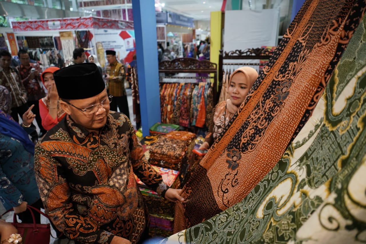 Bangga, Batik Besurek Bengkulu Bersanding Dengan Ribuan Batik Nusantara