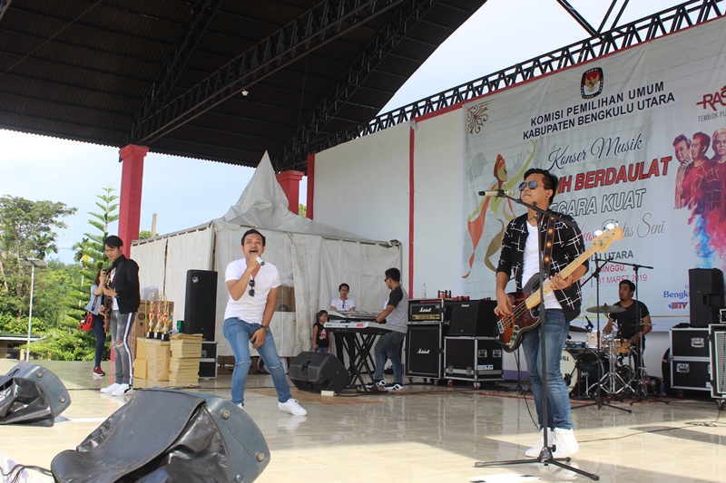 Rasha Band GuncangKonser Musik KPU BU