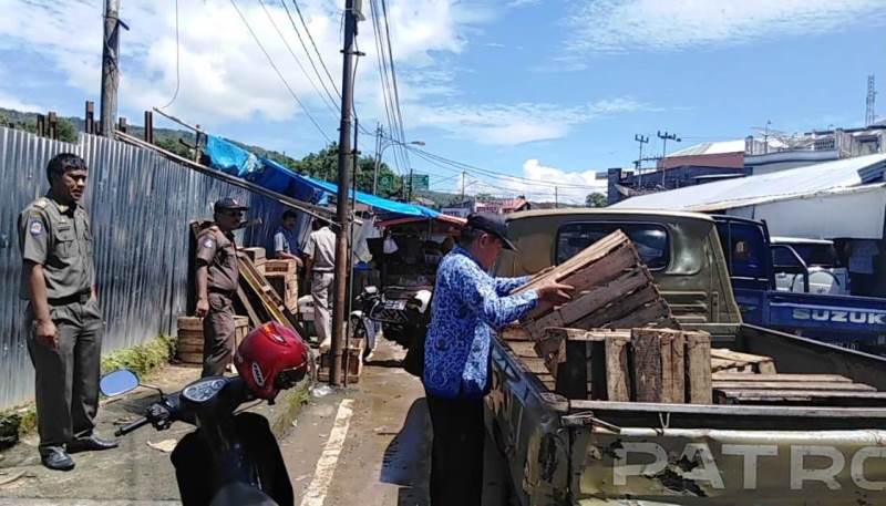 Bandel, Puluhan PKL Ditertibkan