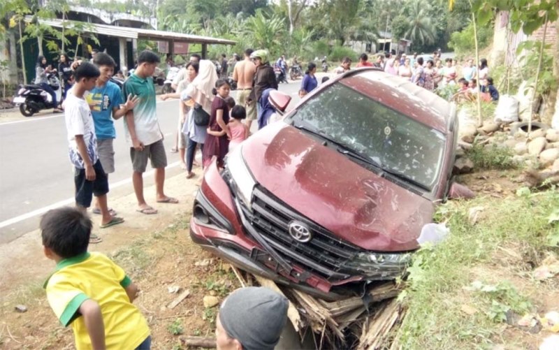 Kendaraan Terlibat Kecelakaan