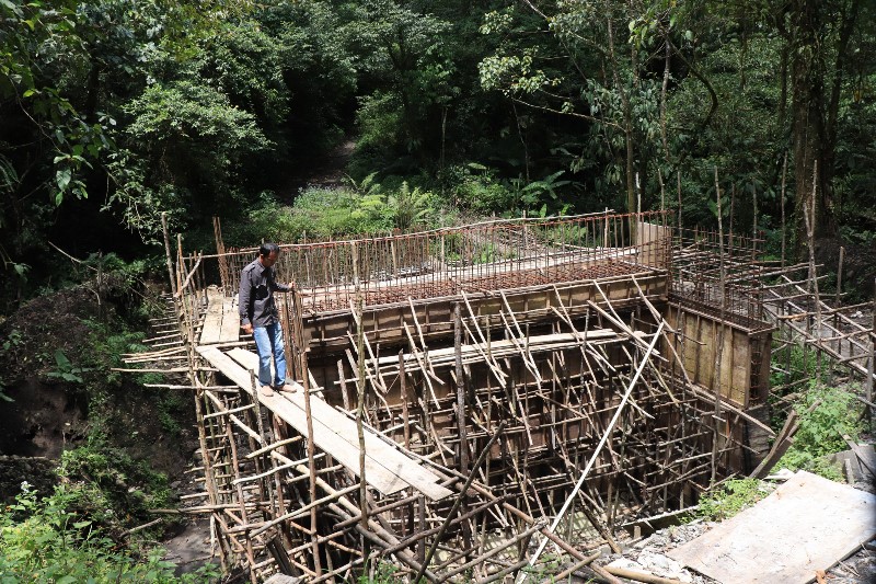 Wisatawan Pertanyakan Jembatan Bukit Kaba