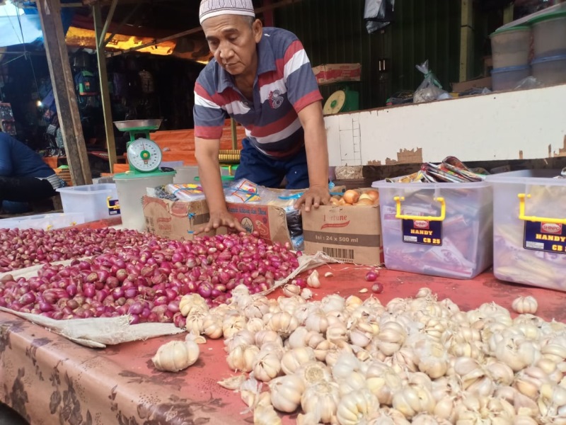 Bawang Putih Naik 4 Kali Lipat