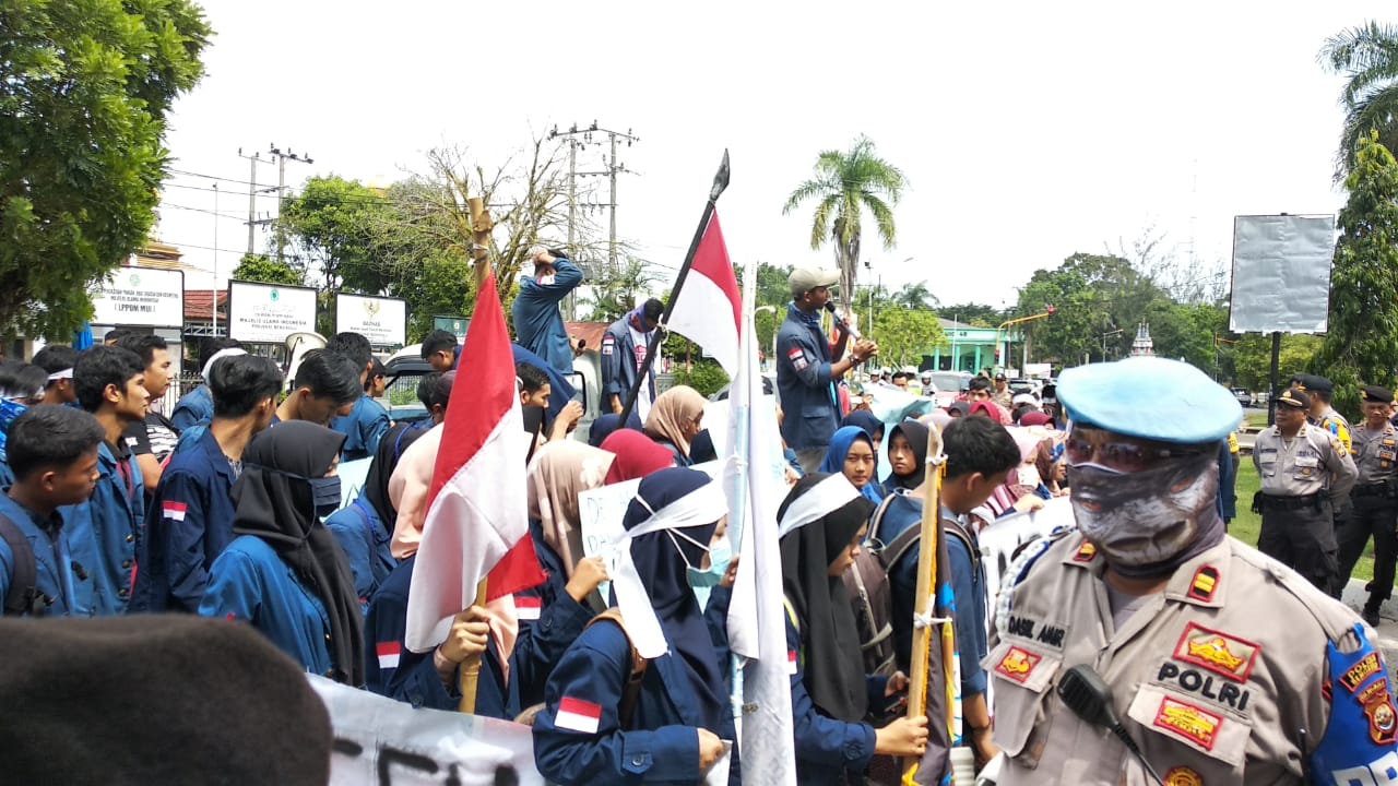 BEM UNIB Unjuk Rasa di DPRD Bengkulu