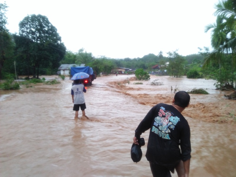 4 Jam Hujan, Jalan dan Rumah Kebanjiran