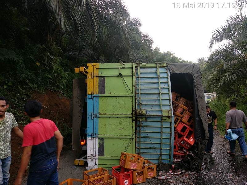 Jalan Rusak Kembali Makan Korban