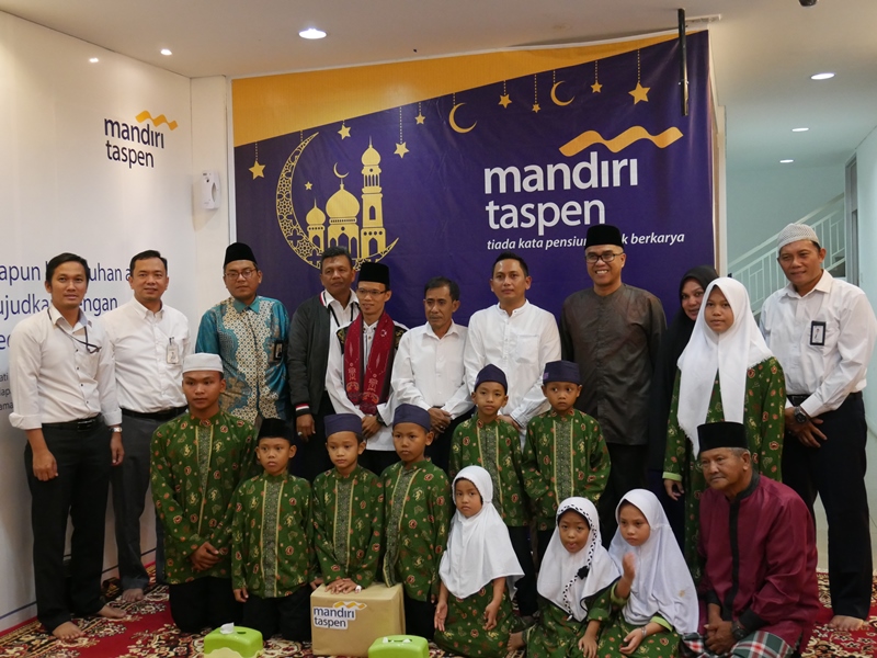 Bank Mantap Buka Bersama Anak Panti dan Pensiunan