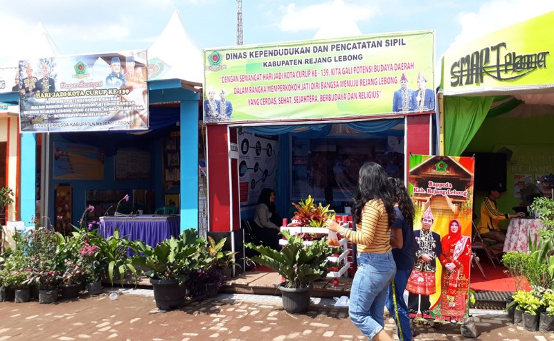 Dukcapil Buka Layanan di Pameran HUT Curup