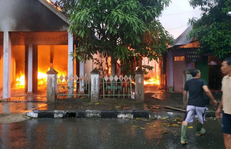 Rumah dan Ruko Ludes Terbakar