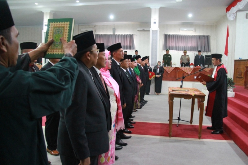 Dewan Lebong Dilantik dan Disumpah