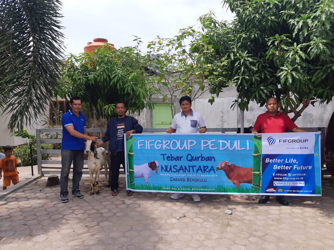 IKAFIF dan FIFGROUP Serahkan 2 Ekor Kambing Untuk Kurban