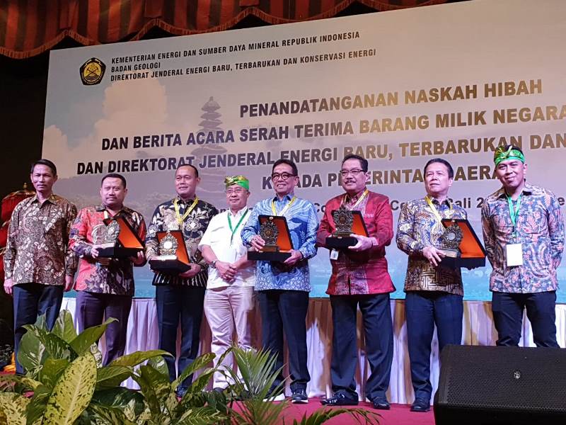 Bupati Terima Hibah Kementerian ESDM