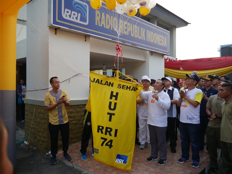 Jalan Sehat HUT RRI Meriah