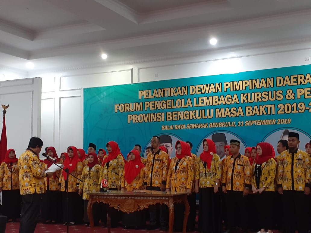 Gubernur Bengkulu Kukuhkan Pengurus FPLKP Bengkulu