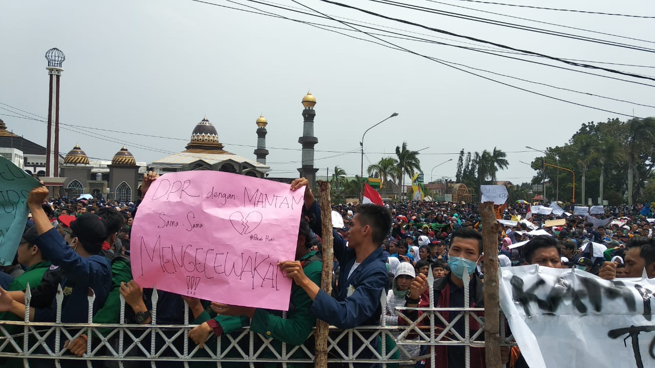 Negosiasi Deadlock, Demo Mahasiswa Bengkulu Ricuh