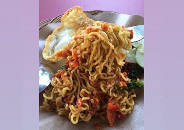 Mie Jelengit Mahmachi, Pedasnya Membakar Lidah