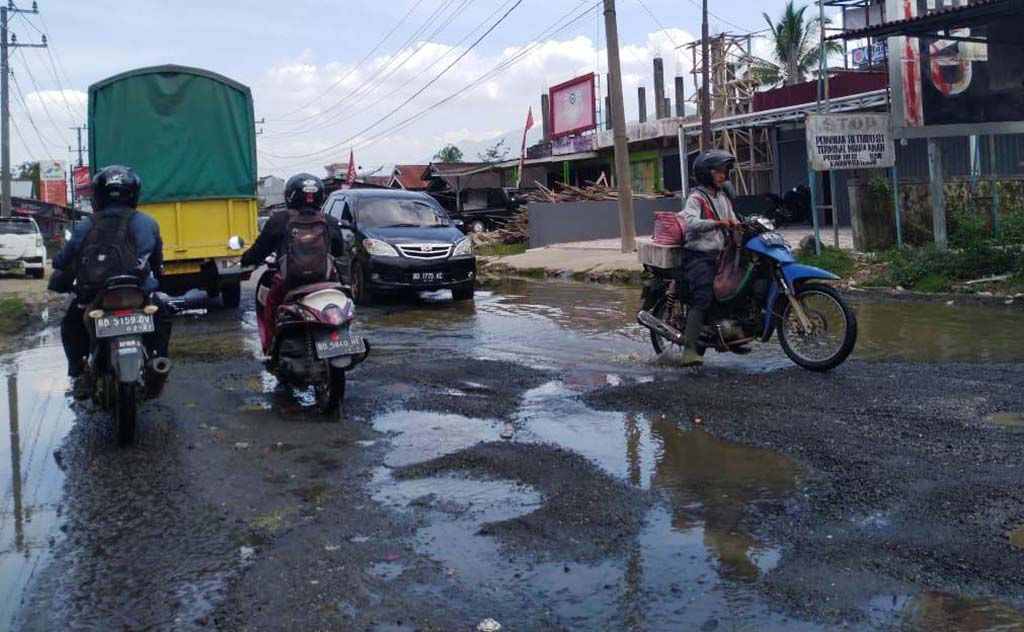 Warga Pertanyakan Perbaikan Jalan Provinsi