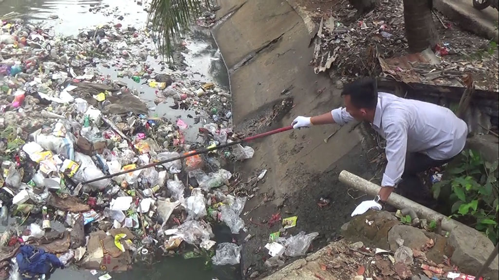 Hujan Deras, Sampah Meluap