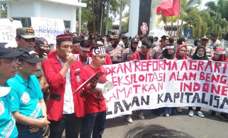 GMNI dan PMII Gelar Unjukrasa