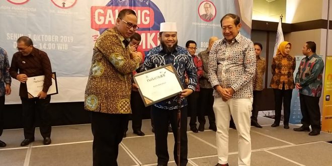 Majukan UMKM, Walikota Bengkulu Terima Natamukti Award 2019