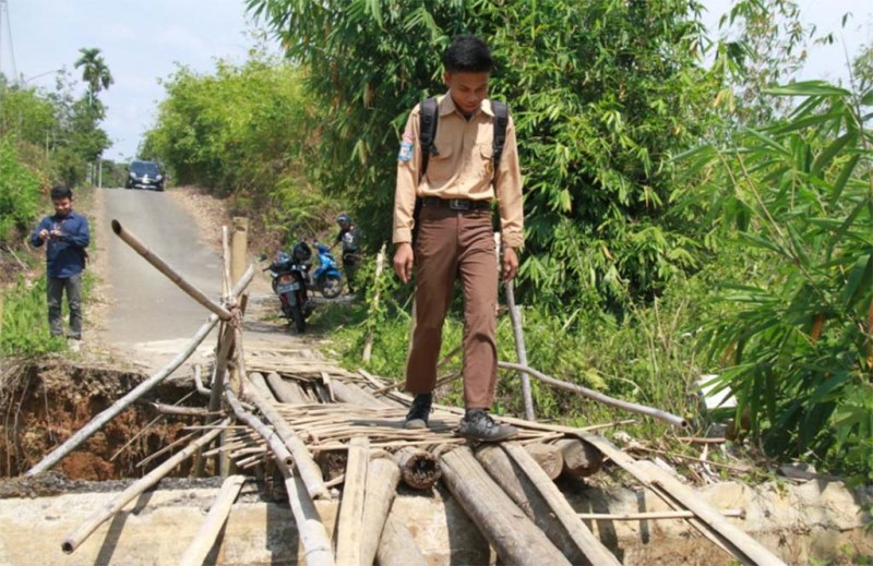 Jembatan Tak Kunjung Diperbaiki