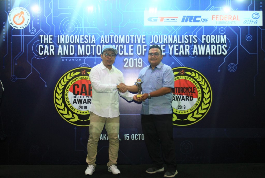 Suzuki Raih The Best Five Choice FORWOT Car and Motorcycle of the Year 2019