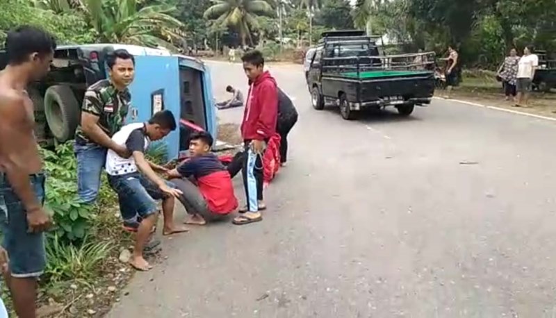 Bus Angkut 14 Atlet dan Official Kecelakaan