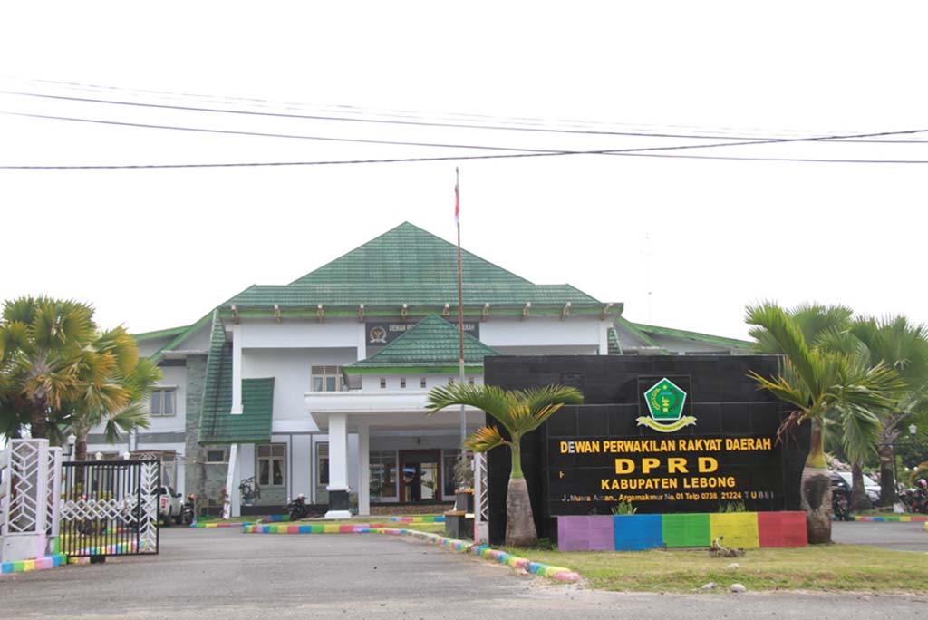 3 Pimpinan Dewan Disumpah