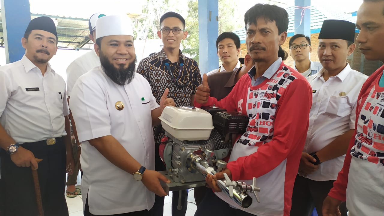 Serahkan Paket Bantuan, Walikota Bengkulu Imbau Nelayan Bersedekah