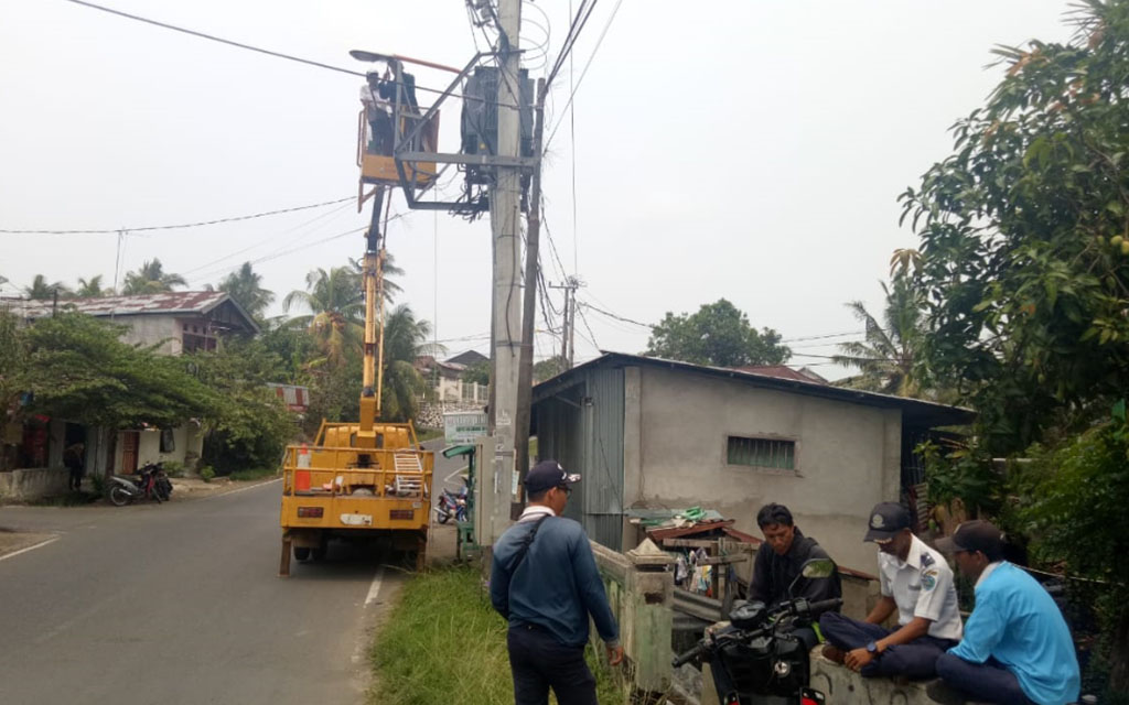 Ada Lampu Jalan Rusak, Laporkan!