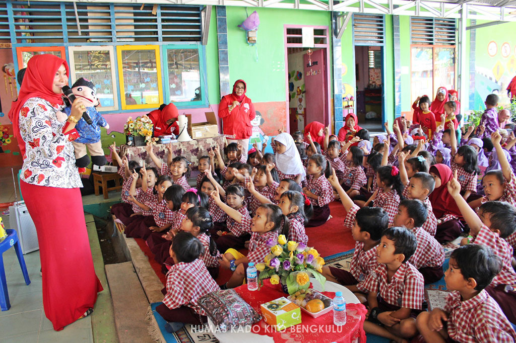 Dikbud Meriahkan Bunda Mendongeng