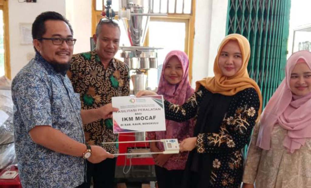 Terima Bantuan Mesin Kemasan Produk