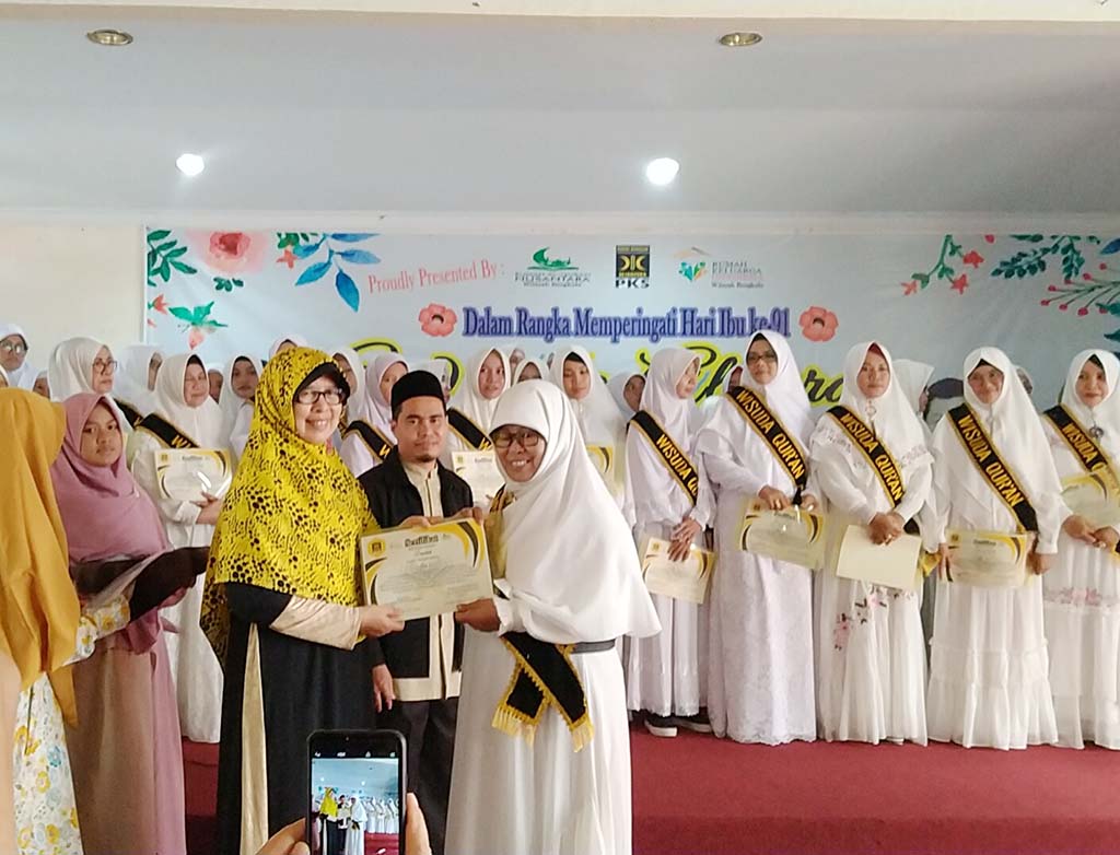 Rumah Quran Nusantara Wisuda Ibu-ibu
