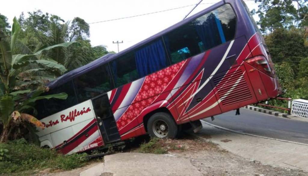 Bus Tergelicir, 54 Duta Hadist Bengkulu Selamat