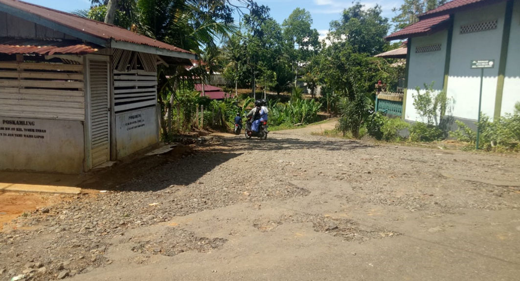 Tak Masuk Program 1.000 Jalan Mulus