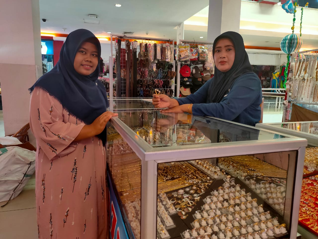 Menangkap Peluang Bisnis Perhiasan Kelas Dua di Kota Bengkulu