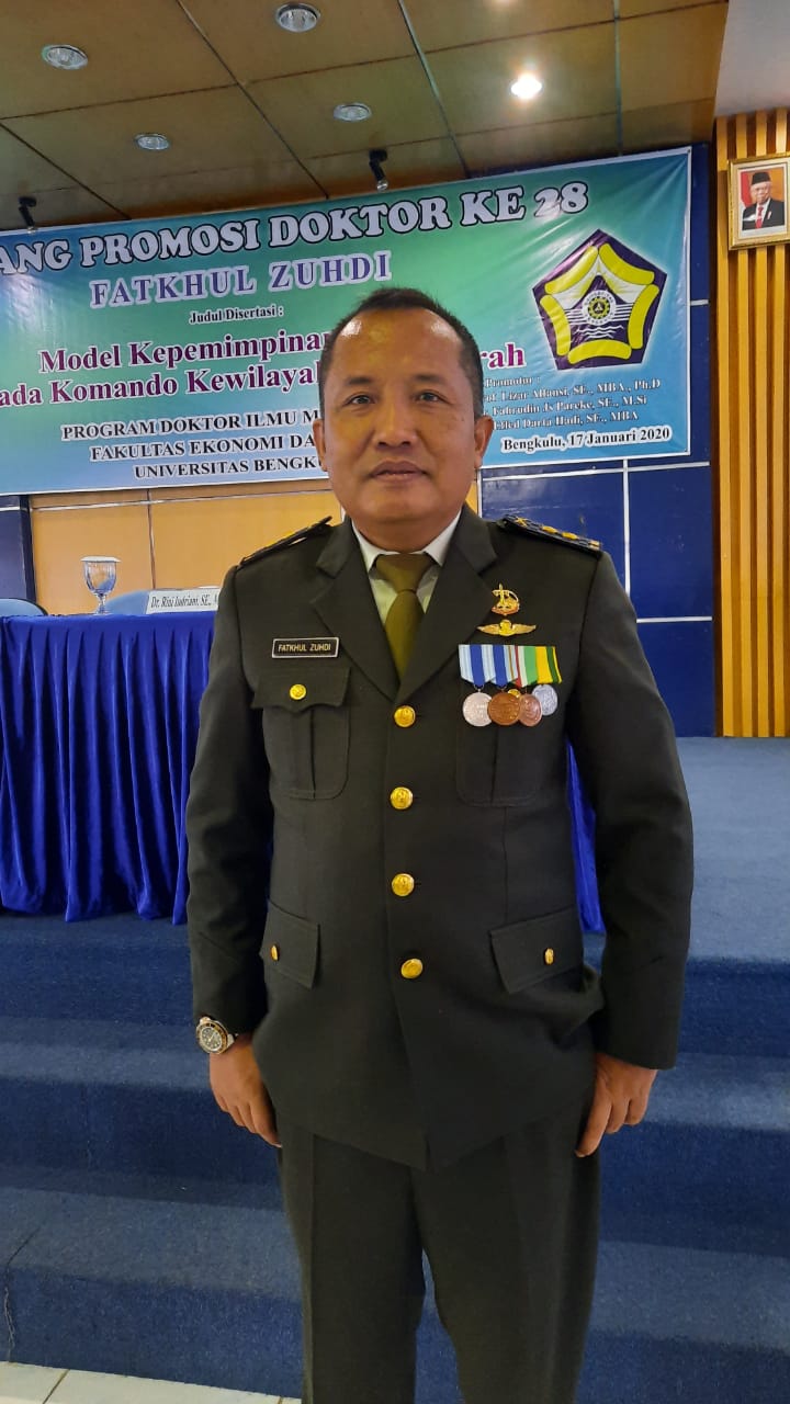 Fatkhul Zuhdi, TNI Berpangkat Letkol Raih Gelar Doktor di FEB Unib