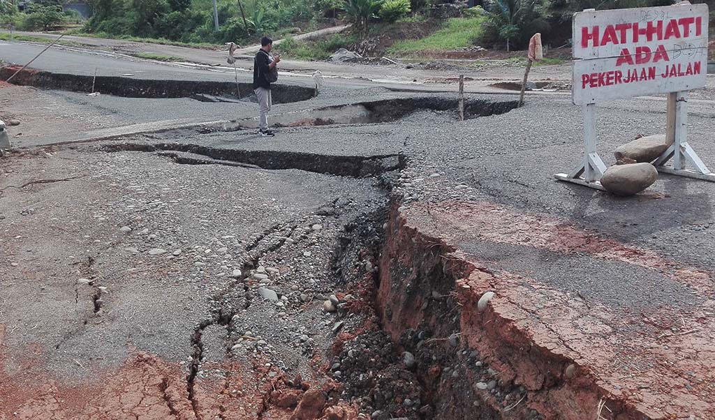 Proyek Jalan Rp 4 Miliar Kembali Amblas