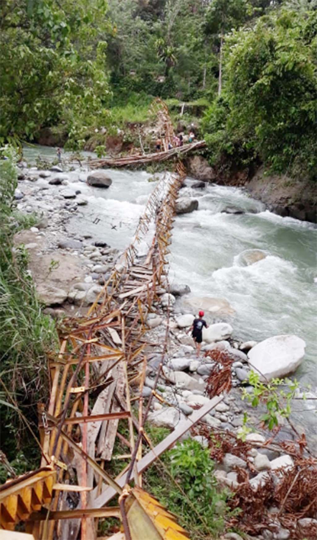 Jembatan sungai Air Bengkenang Ambruk