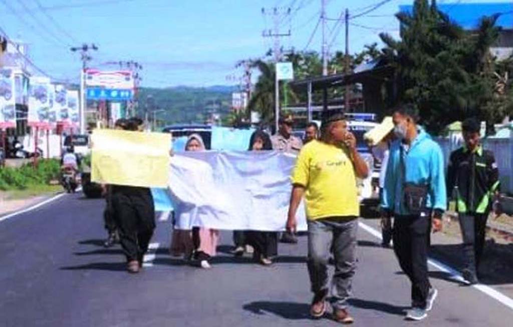 Kantor Bawaslu Lebong Didemo