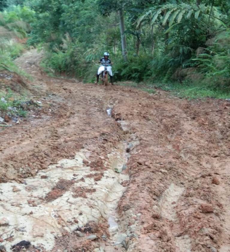 Berlumpur, Butuh Peningkatan Jalan