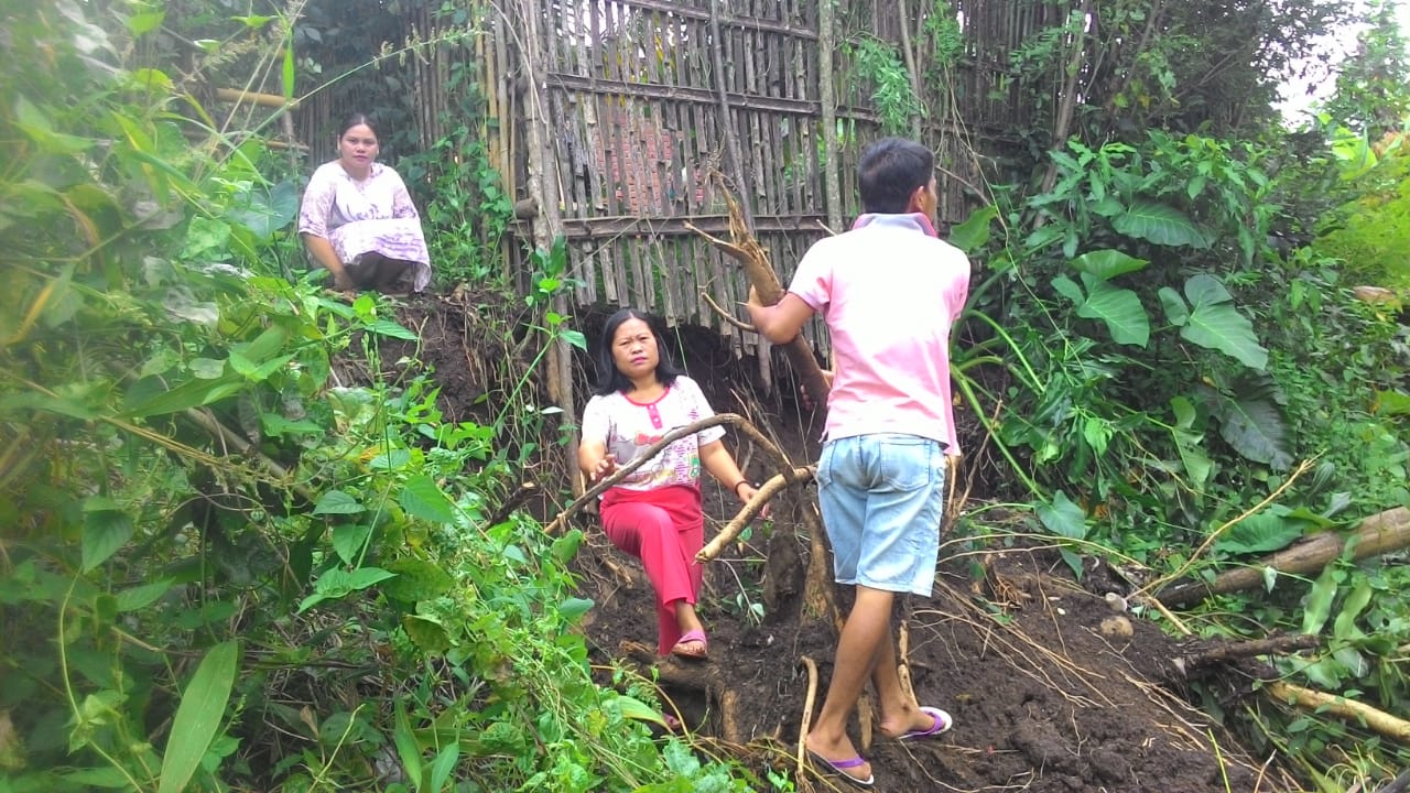 3 Rumah Terancam Ambruk