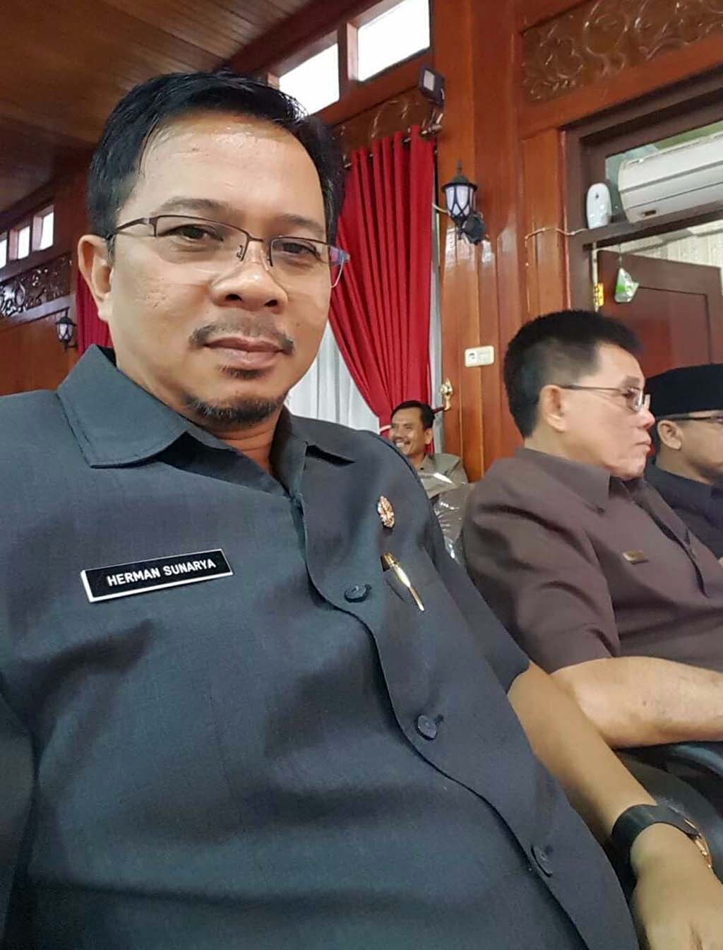 Pedagang Dibantu 50 Unit Gerobak