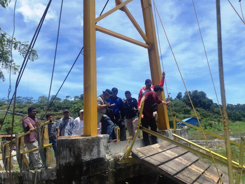 Tim Ahli Cek Jembatan Maut