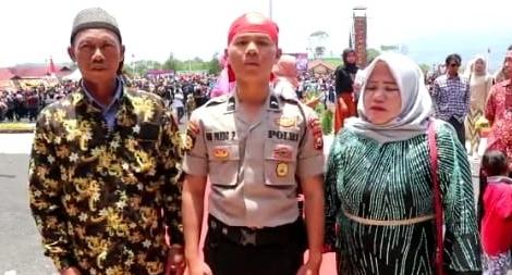 Buruh Harian Bangga Anaknya Lulus Tes Polri