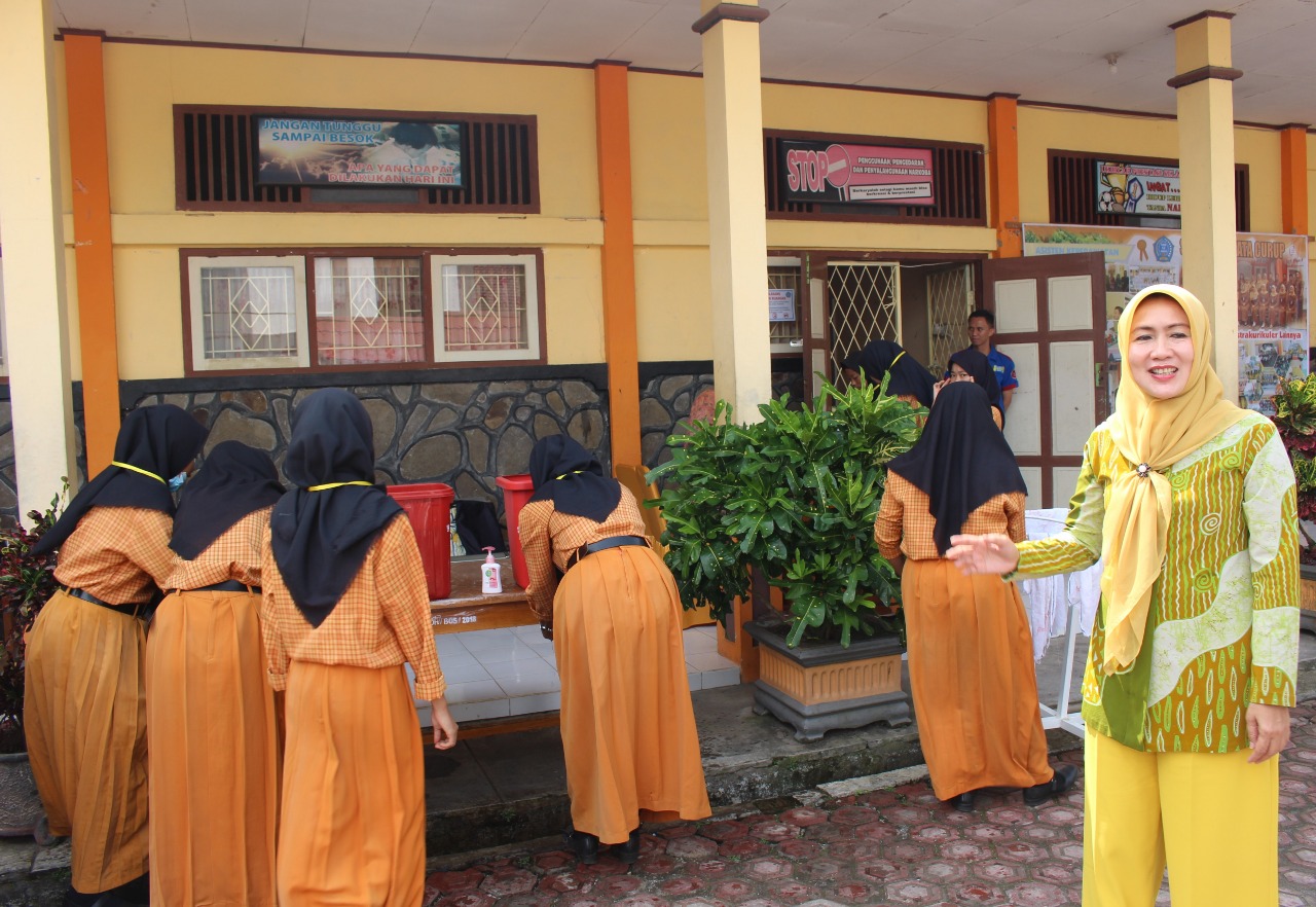 Anggota DPR RI Pantau UNBK SMK di Tengah Wabah Covid-19