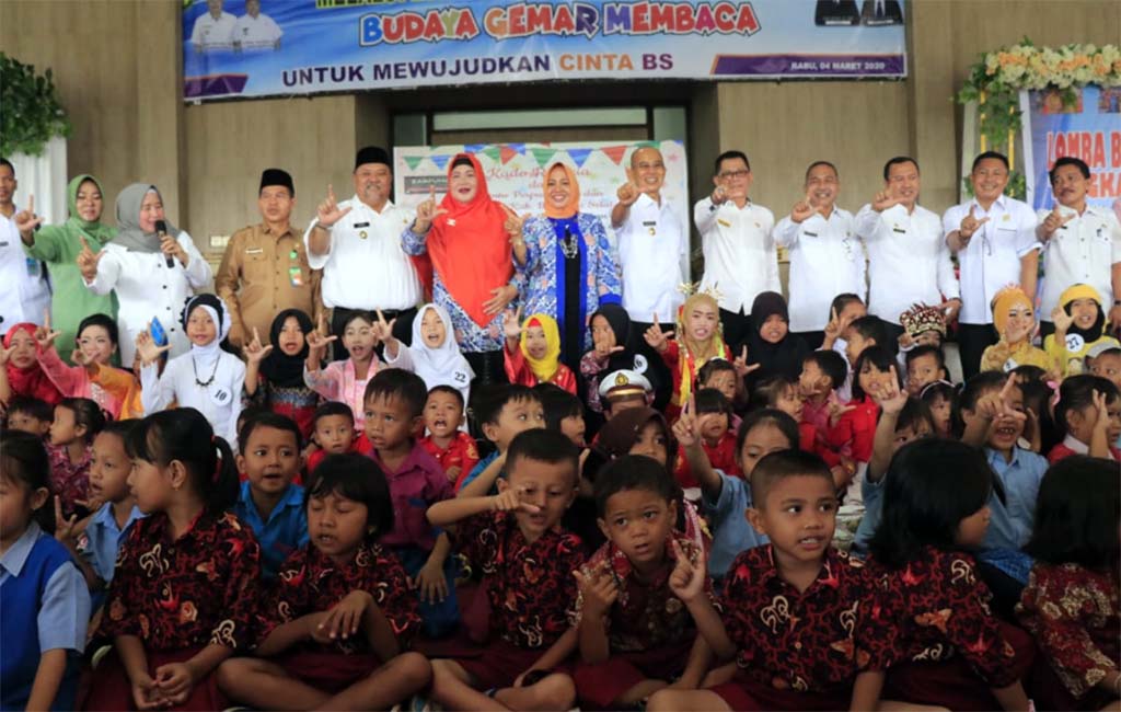 Puluhan Murid SD Lomba Bercerita Anak