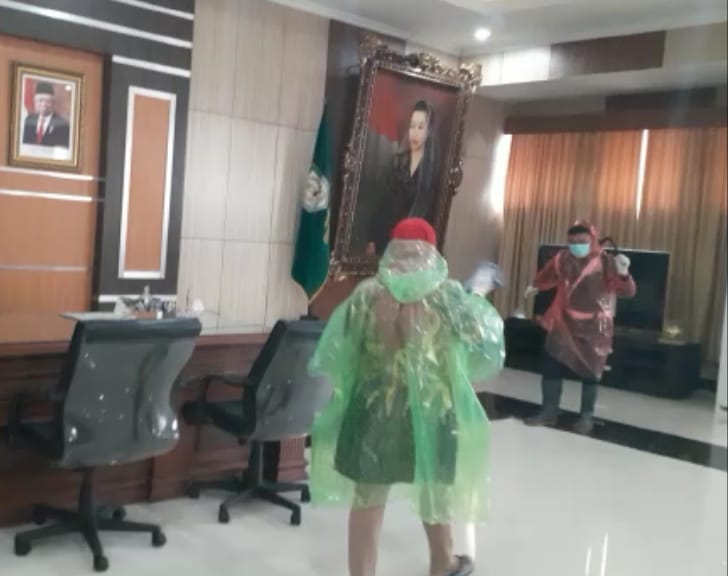 Kantor Gubernur Bengkulu dan OPD Disemprot Disinfektan