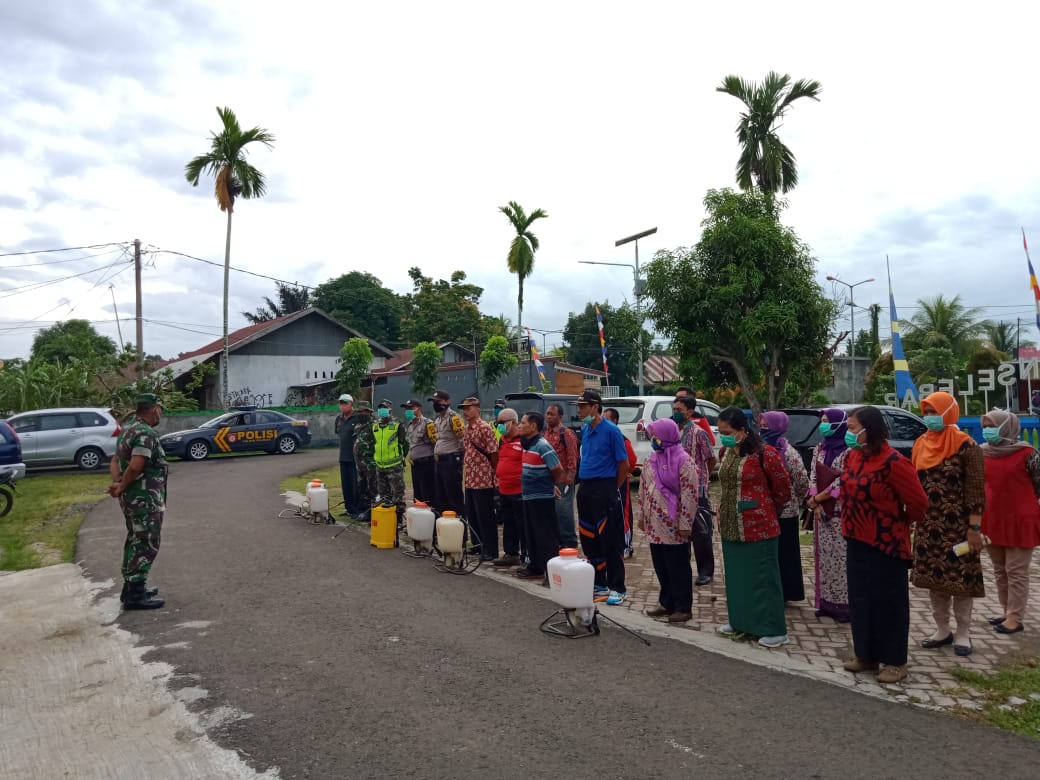 Cegah Wabah Corona, Kecamatan Selebar Lakukan Penyemprotan Disinfektan