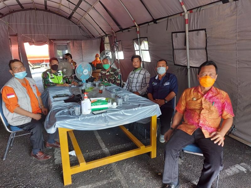 Warga Teridentifikasi Covid-19 di Benteng Diberi Sembako